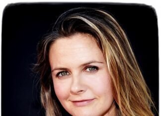 Alicia Silverstone: An Iconic Journey in Hollywood and Beyond #alicia_silverstone_clueless Alicia_Silverstone